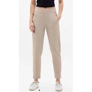 ATHLETA Brooklyn Mid Rise Ankle Pant Cream Ivory Pockets Stretchy Womens Size 4